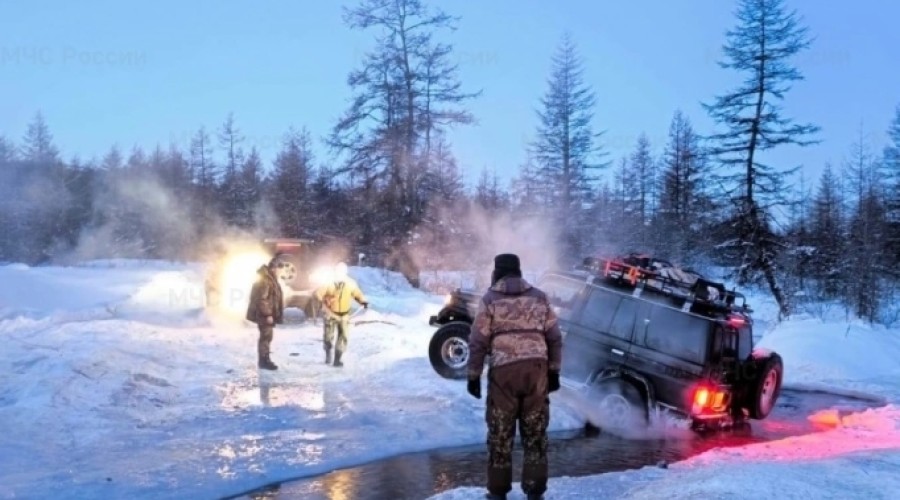 Колымчанам напомнили правила безопасности во время зимней рыбалки