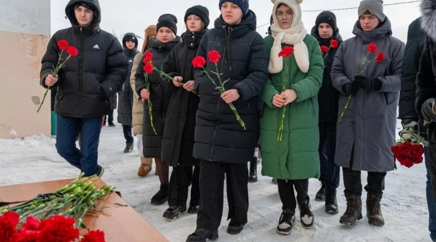 В Магадане открыли мемориальные доски в память о военнослужащих